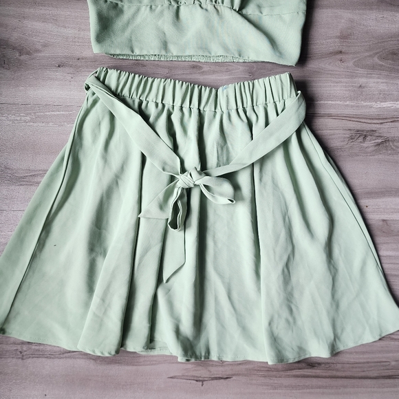 2 Piece Set - Picture 4 of 7